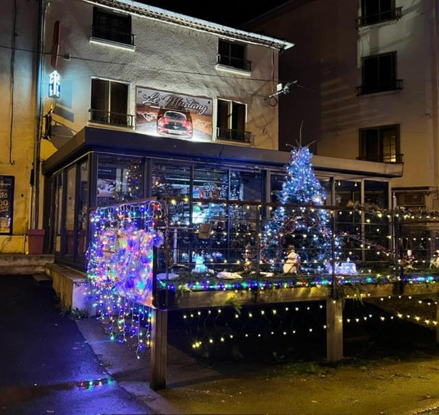 Maison Lumineuse & Jardin Prive Конфолан Екстер'єр фото